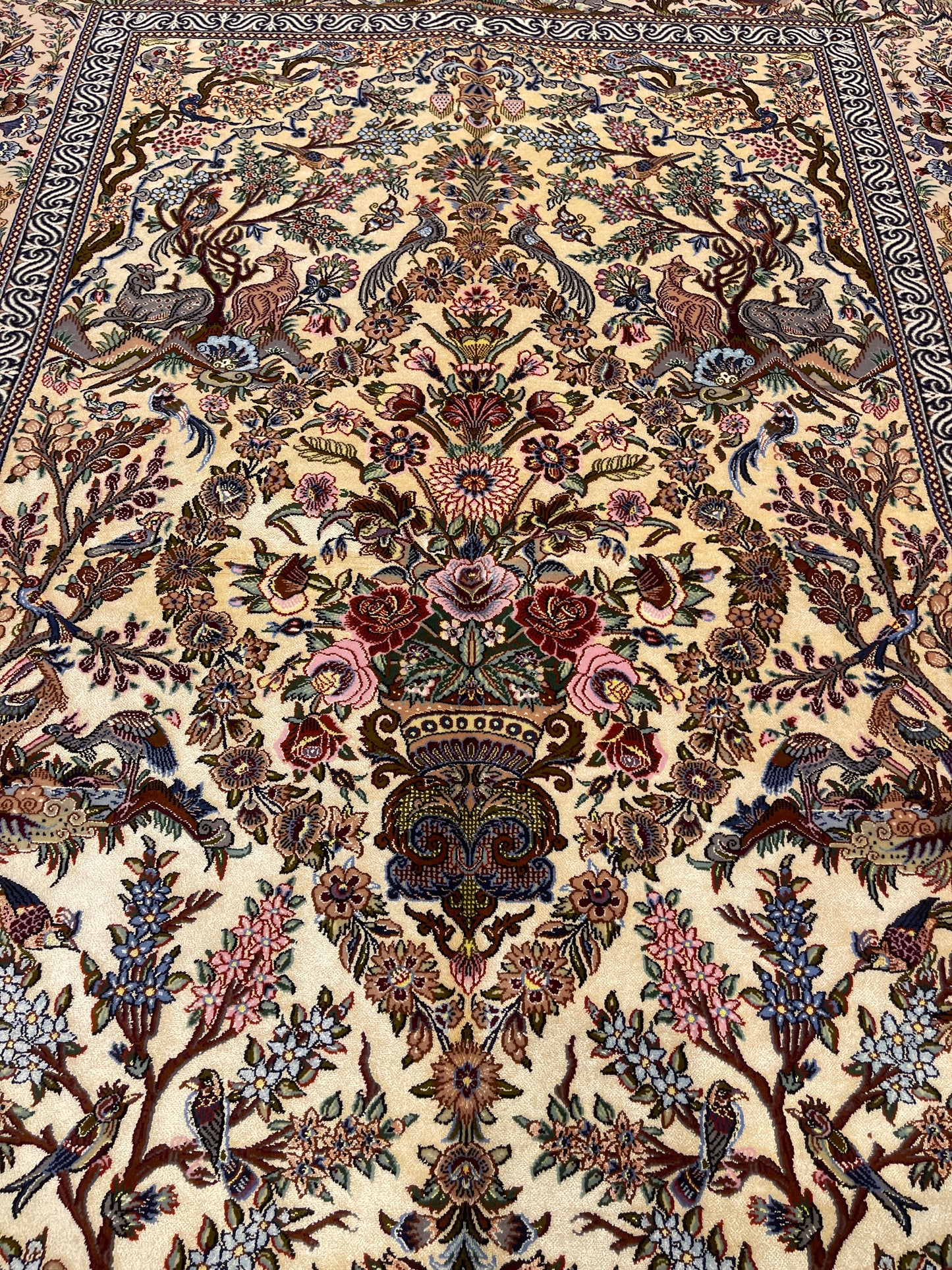 SILKEN ISFAHANI FORESTS
