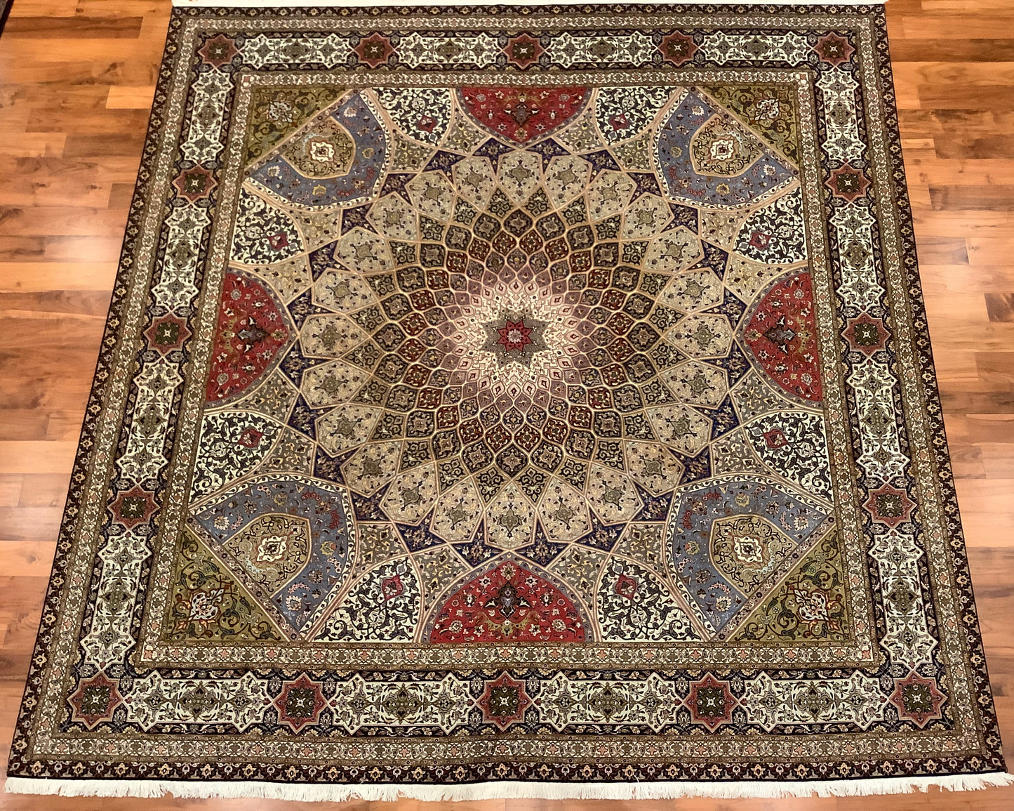 SQUARE GOMBAD TABRIZ