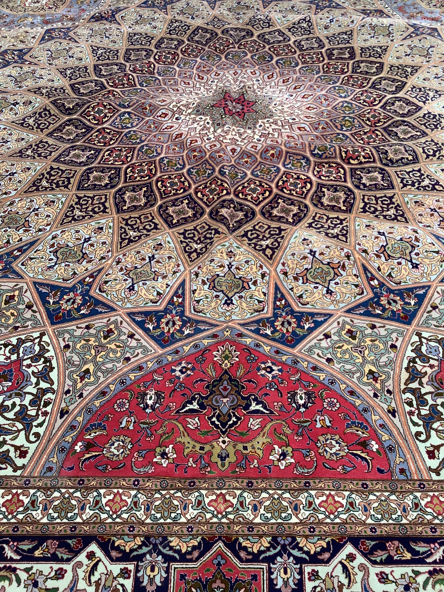 SQUARE GOMBAD TABRIZ