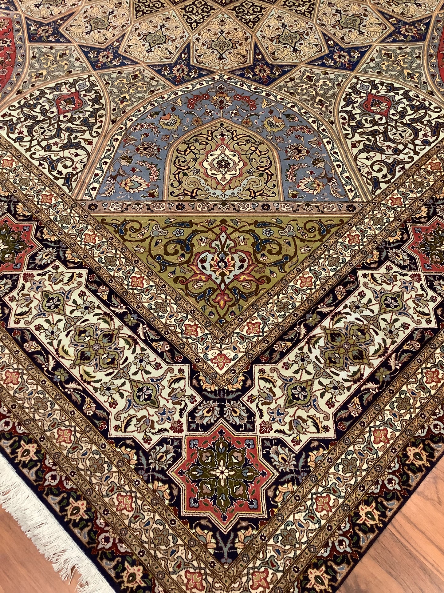 SQUARE GOMBAD TABRIZ