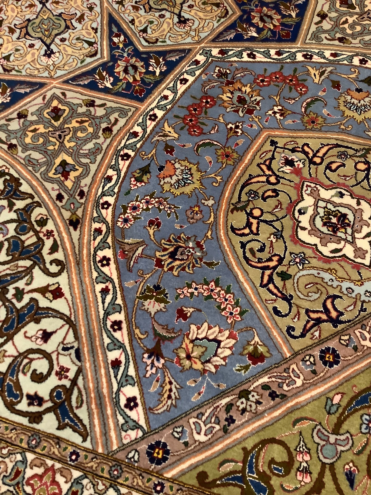 SQUARE GOMBAD TABRIZ