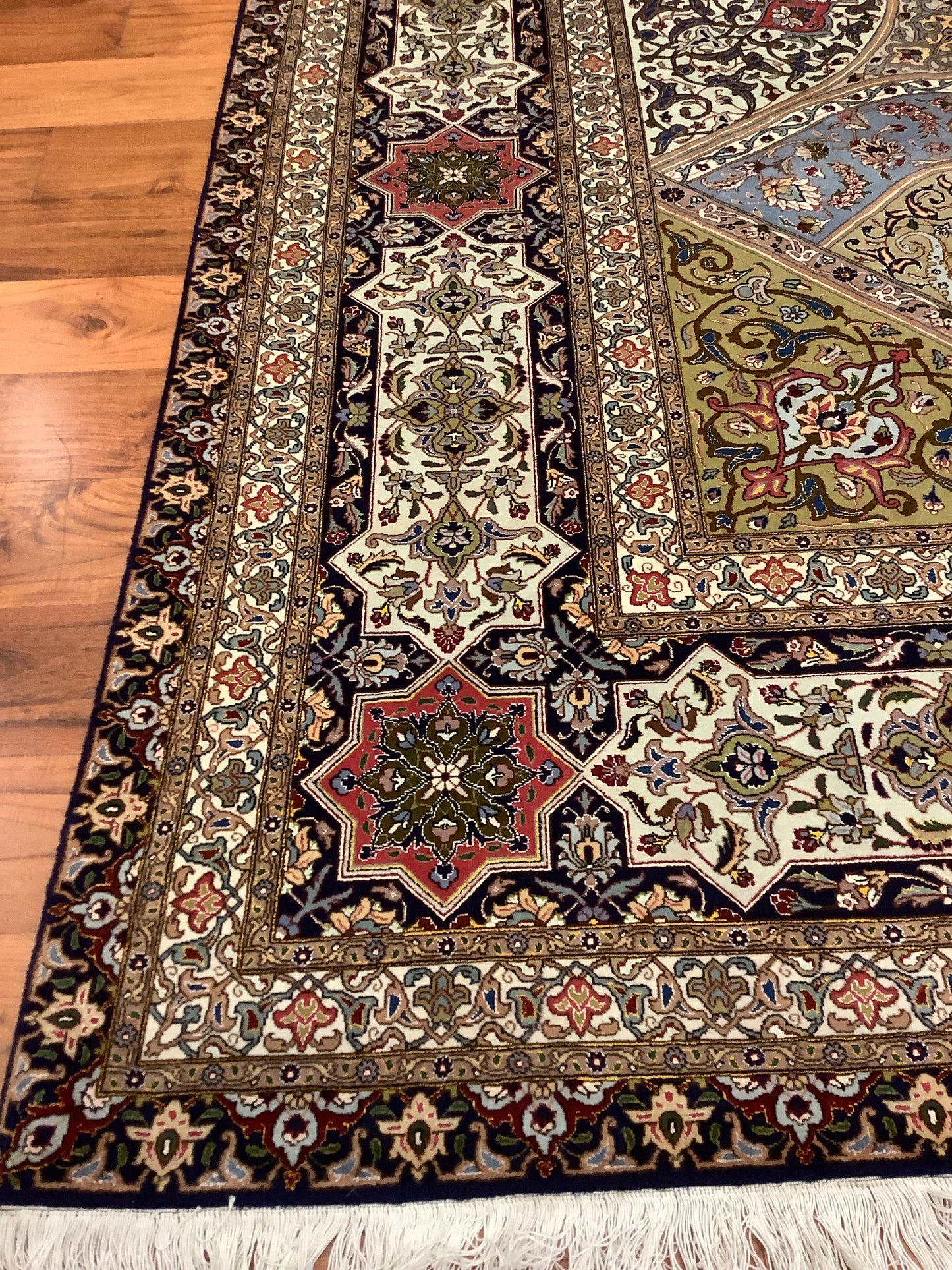 SQUARE GOMBAD TABRIZ