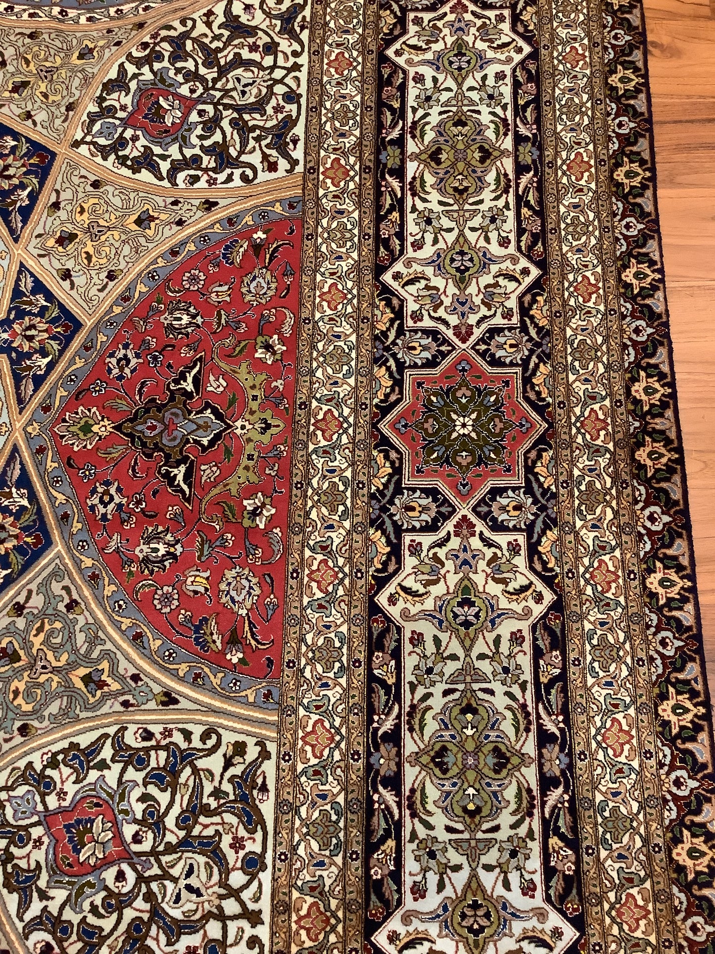 SQUARE GOMBAD TABRIZ