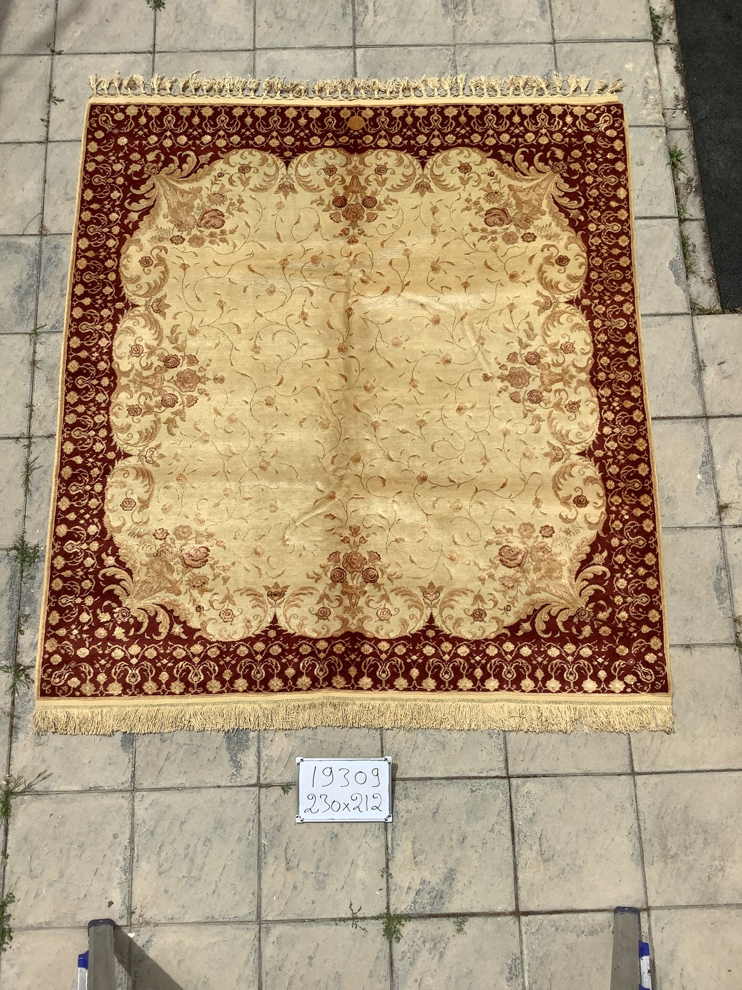 Pastel Ushak With Silk