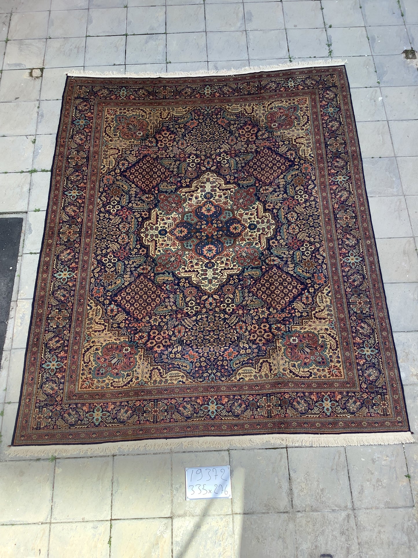 ANTIQUE MESHKABAD