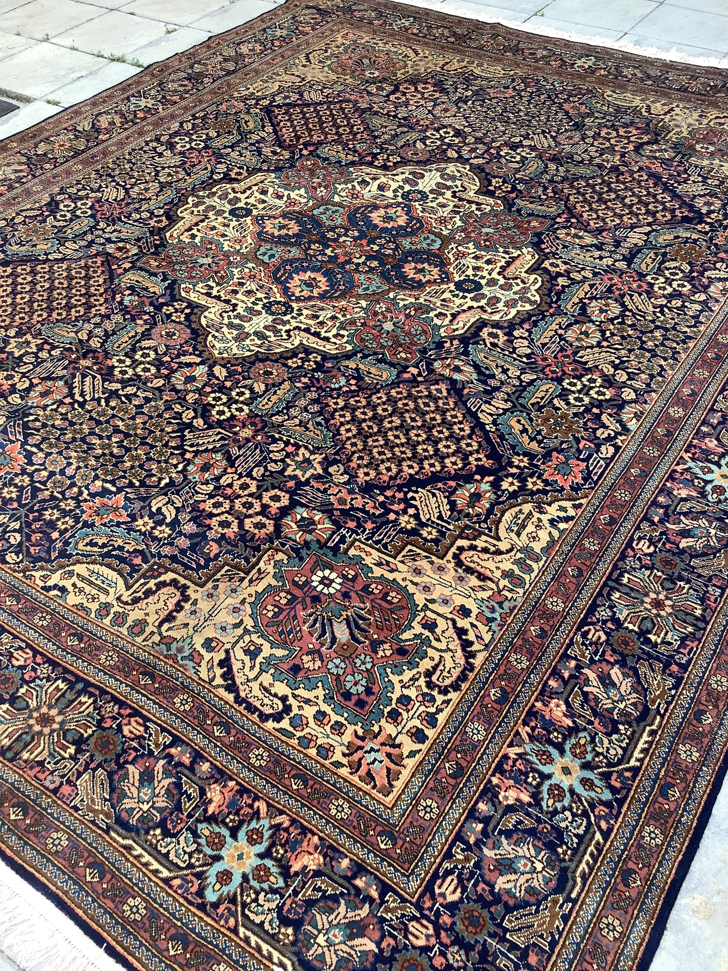 ANTIQUE MESHKABAD