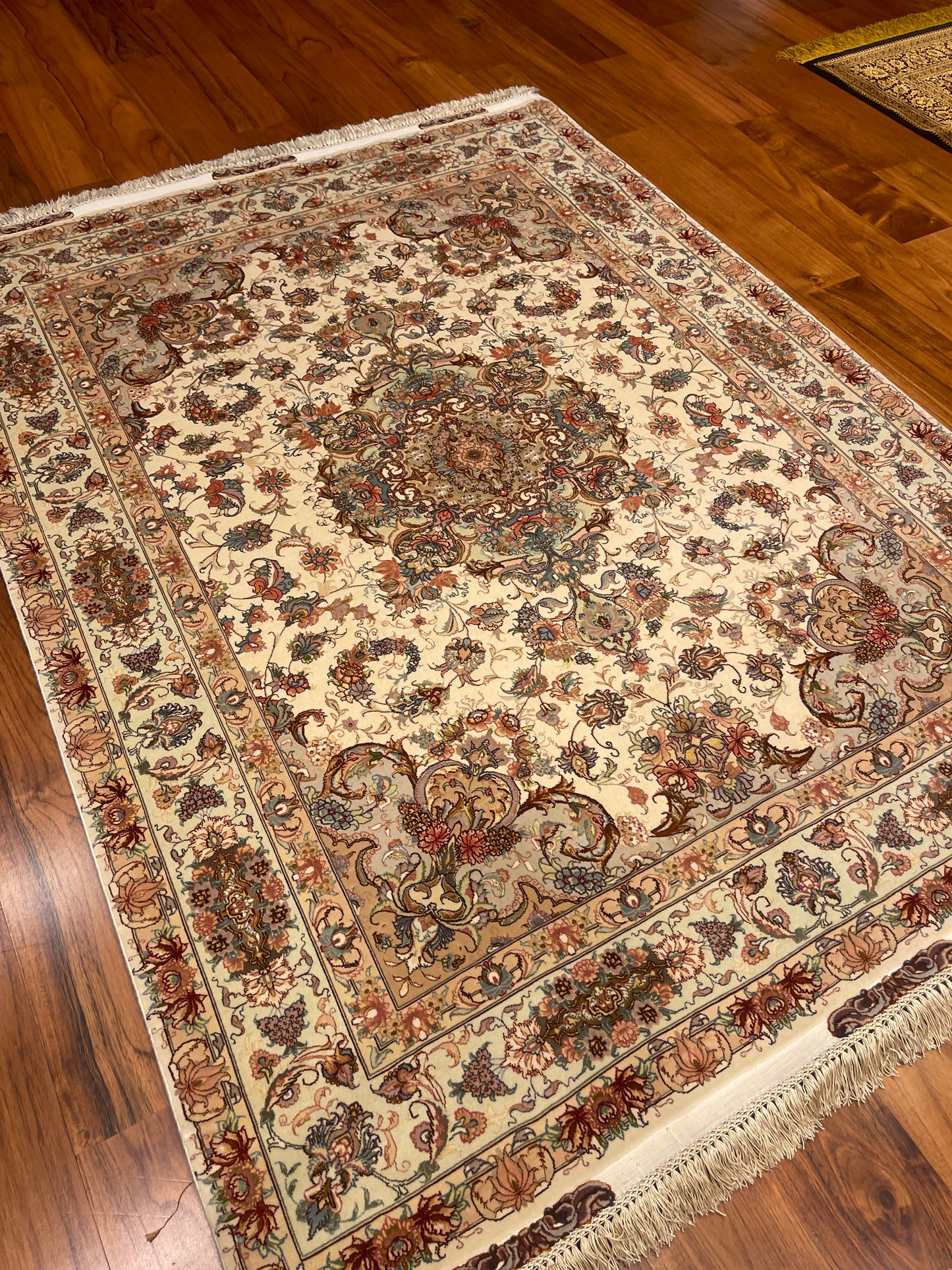 NOVINFAR ON SILK