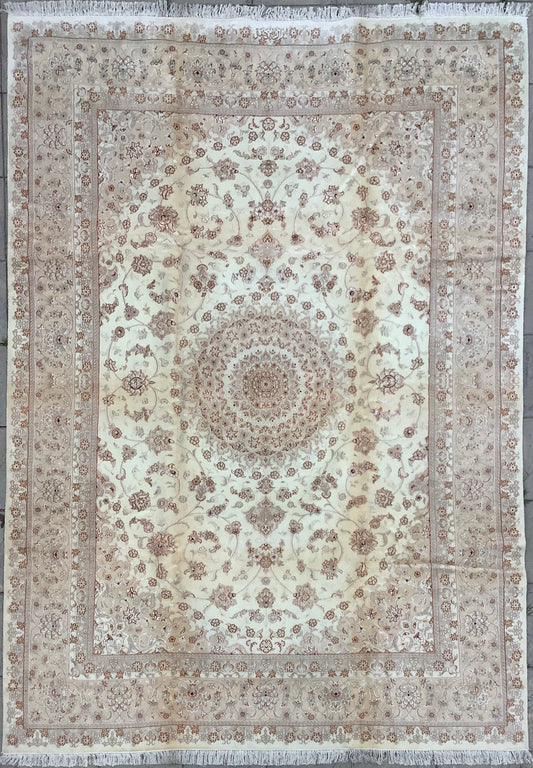 PALE DECORATIVE RUG
