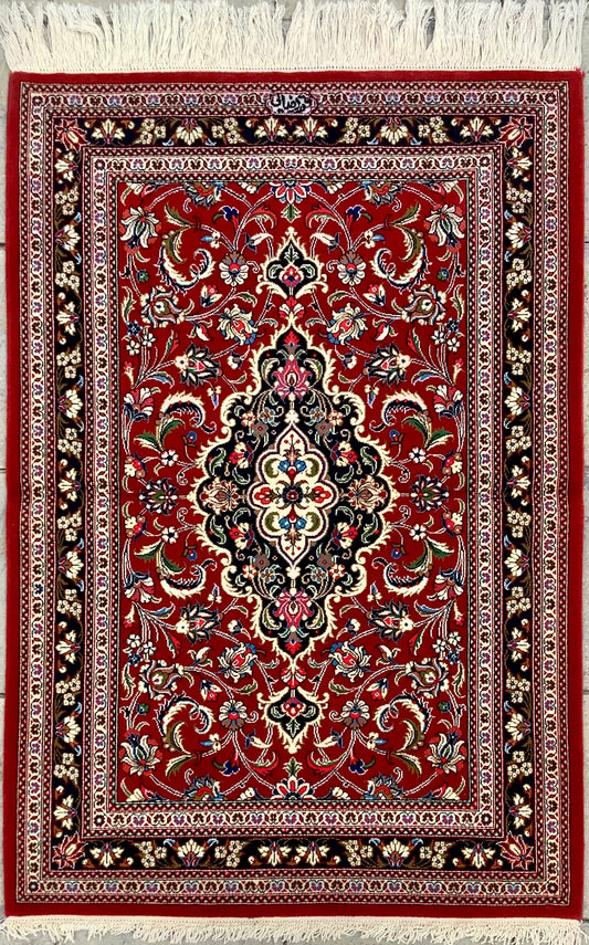 FINE RED QOM