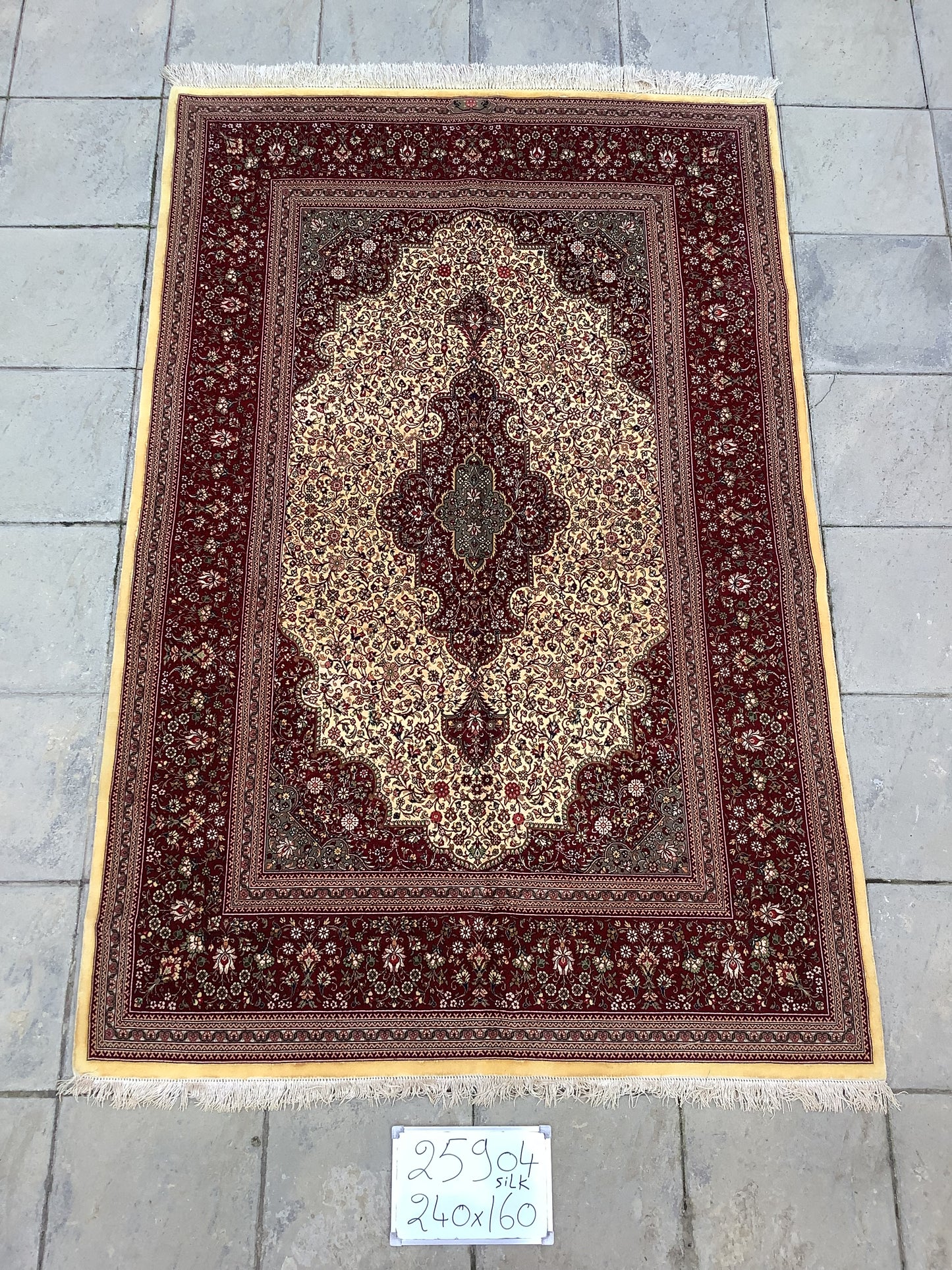 QOM PARDEH ON SILK