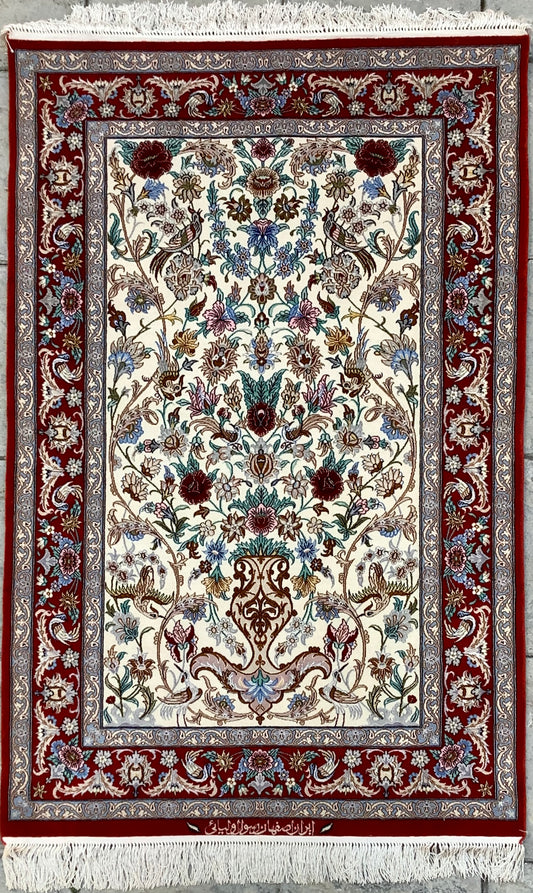 VASE ISFAHAN ON SILK