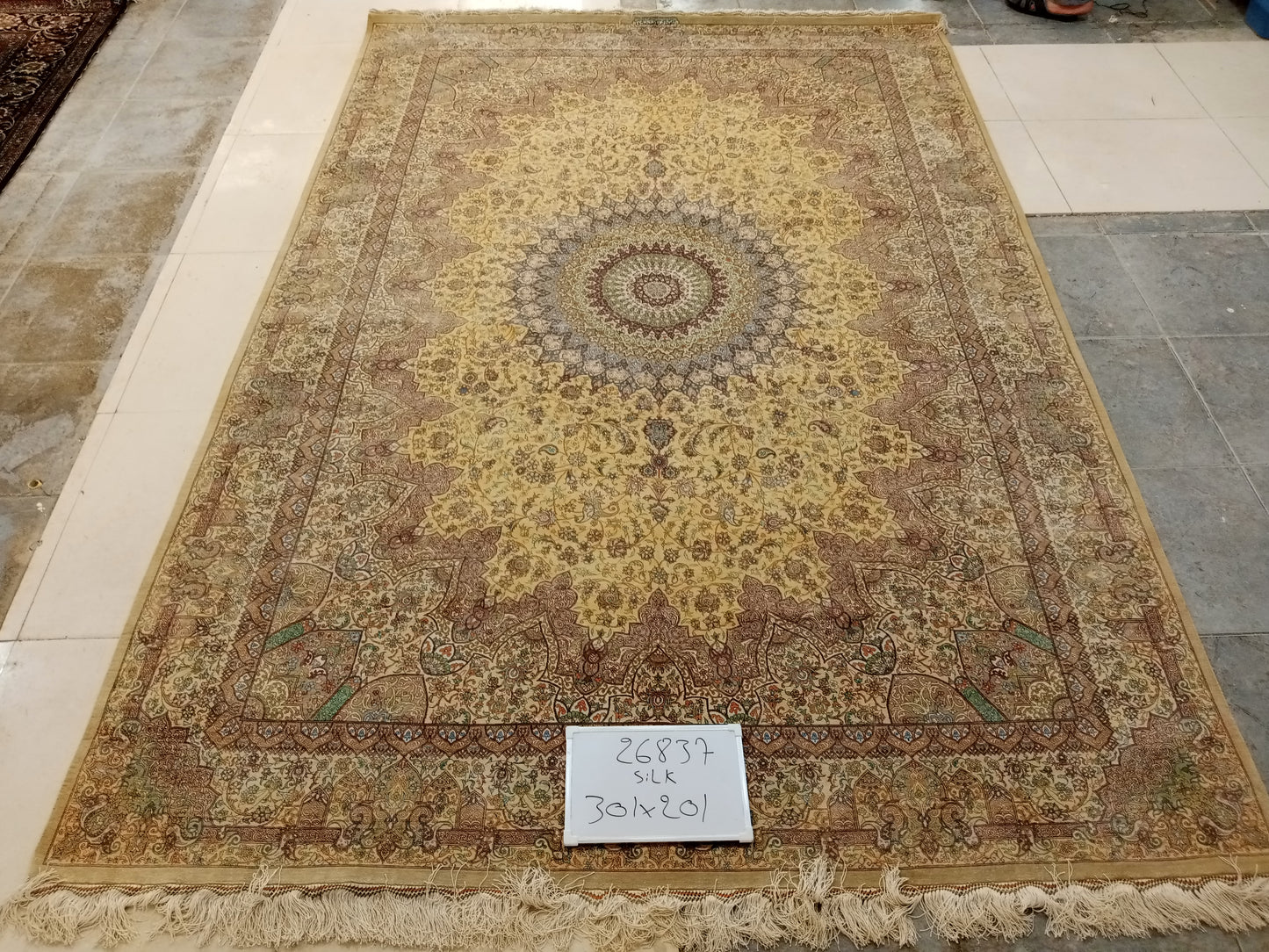 Golden Silk Qom