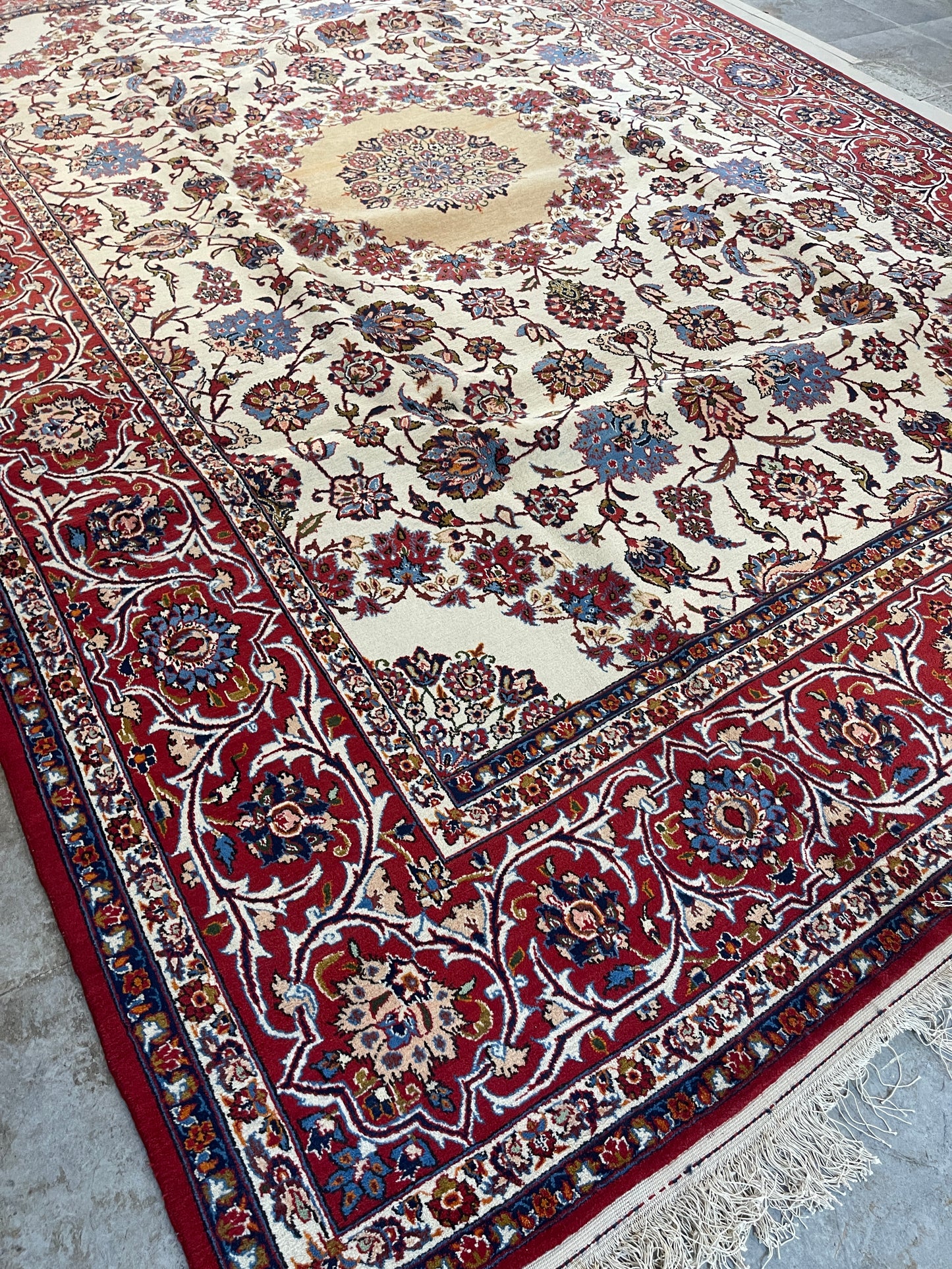 XXL LUXURY ANTIQUE ISFAHAN
