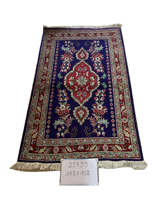 OLD SCHOOL VINTAGE CARPET