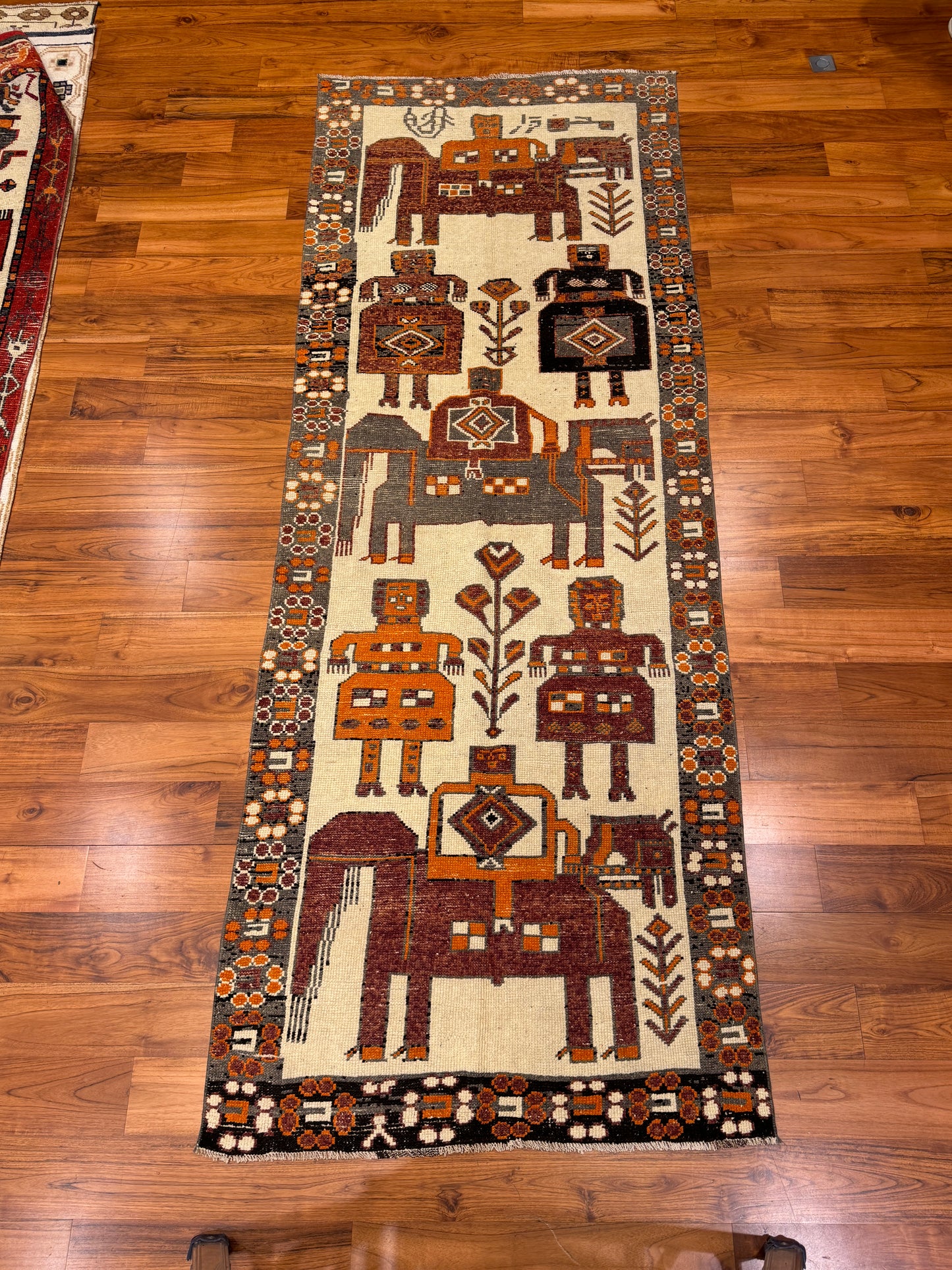 PICTORIAL TRIBAL RUNNER 🐎