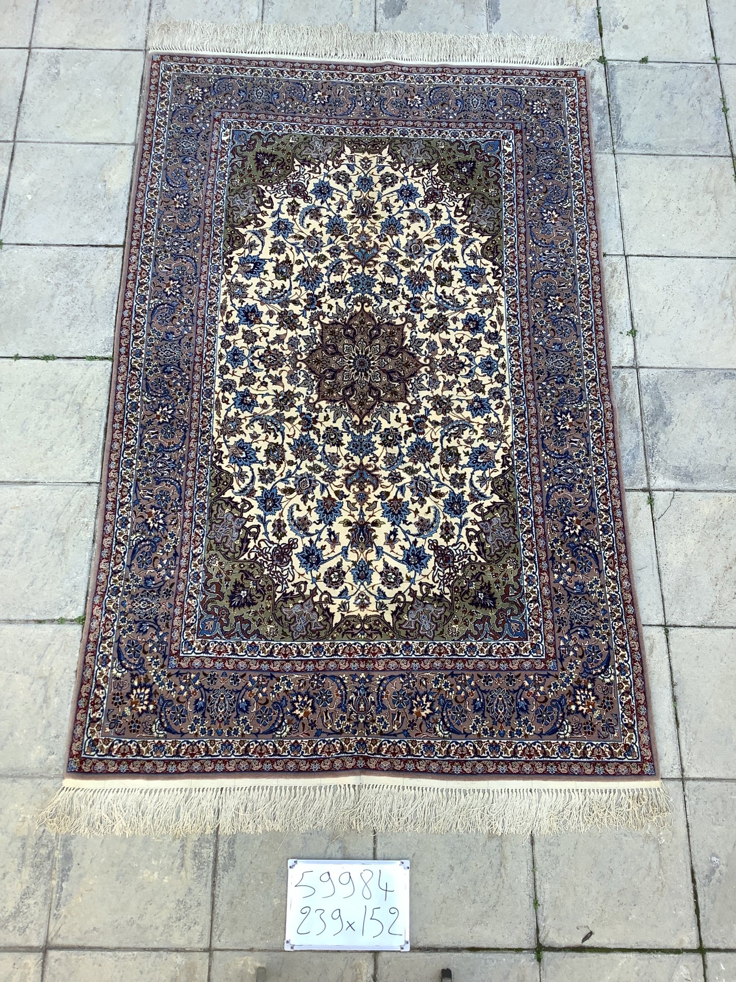 FINE VINTAGE ISFAHAN ON SILK