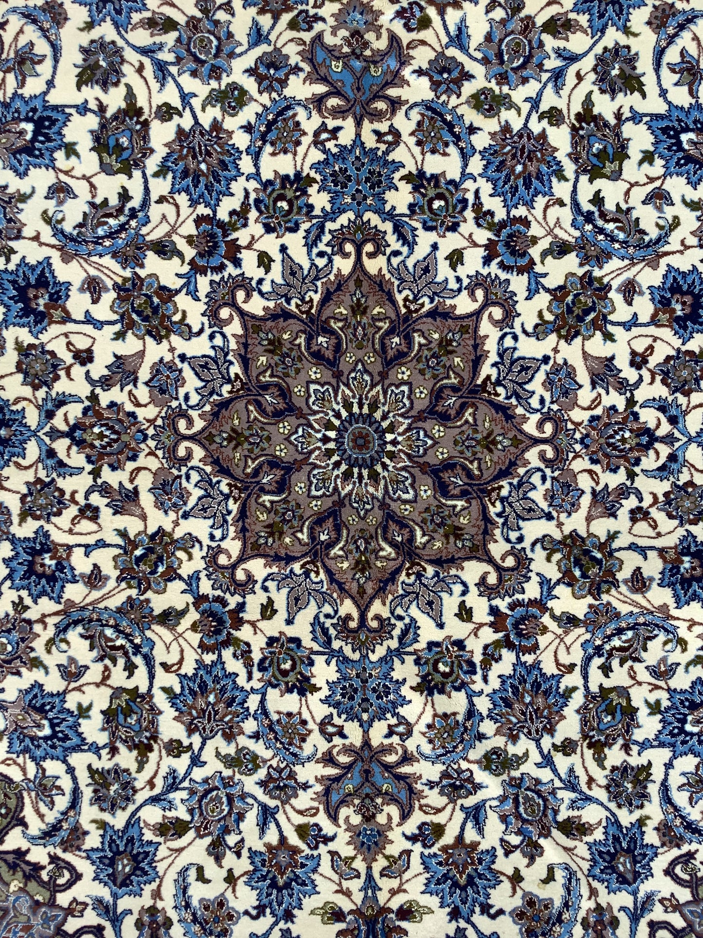 FINE VINTAGE ISFAHAN ON SILK