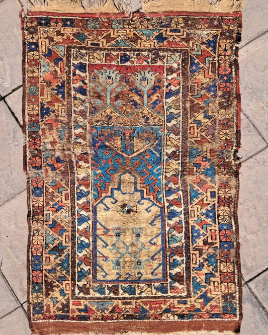 MUJUR ANTIQUE PRAYER RUG