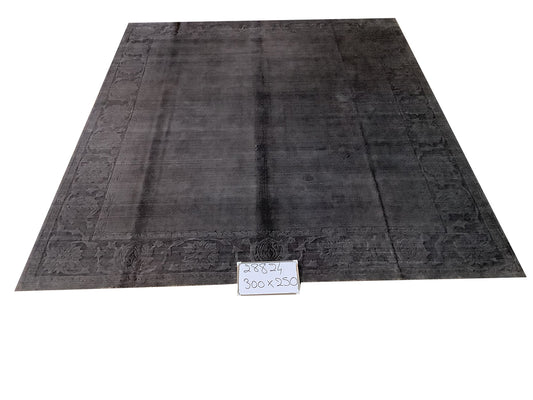 MINIMAL CHARCOAL